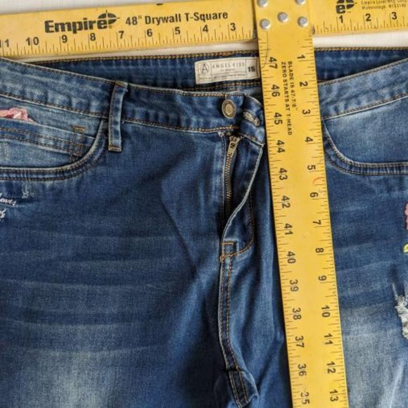 Angel Kiss Distressed Jean's Woman's Junior's Size 15 Blue Jean's Flower Embroid - Picture 4 of 9